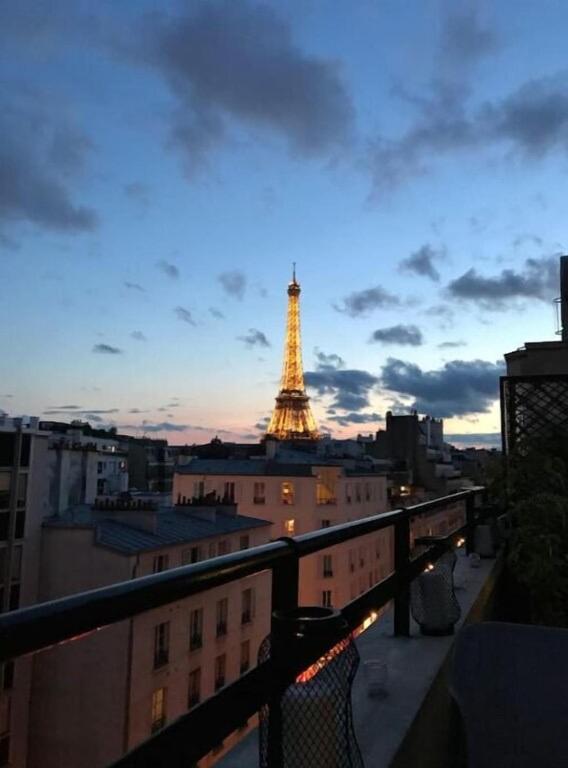 Terrace - Eiffel Tour Vue